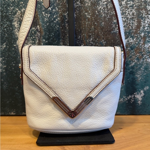 Isaac Mizrahi Handbags - Isaac Mizrahi genuine leather white shoulder /crossbody purse.